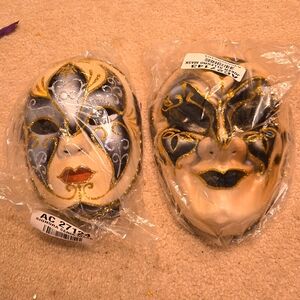 Signora Seria and Joker Allegro Masks